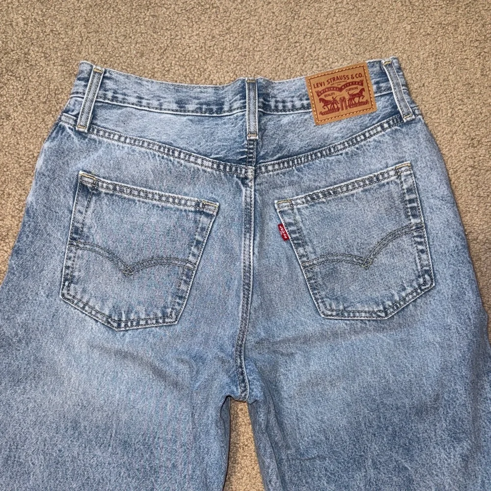 Levi's Light Blue ‘94 baggy Straight Leg Jeans, size 28, 30 inch inseam - Picture 5 of 5
